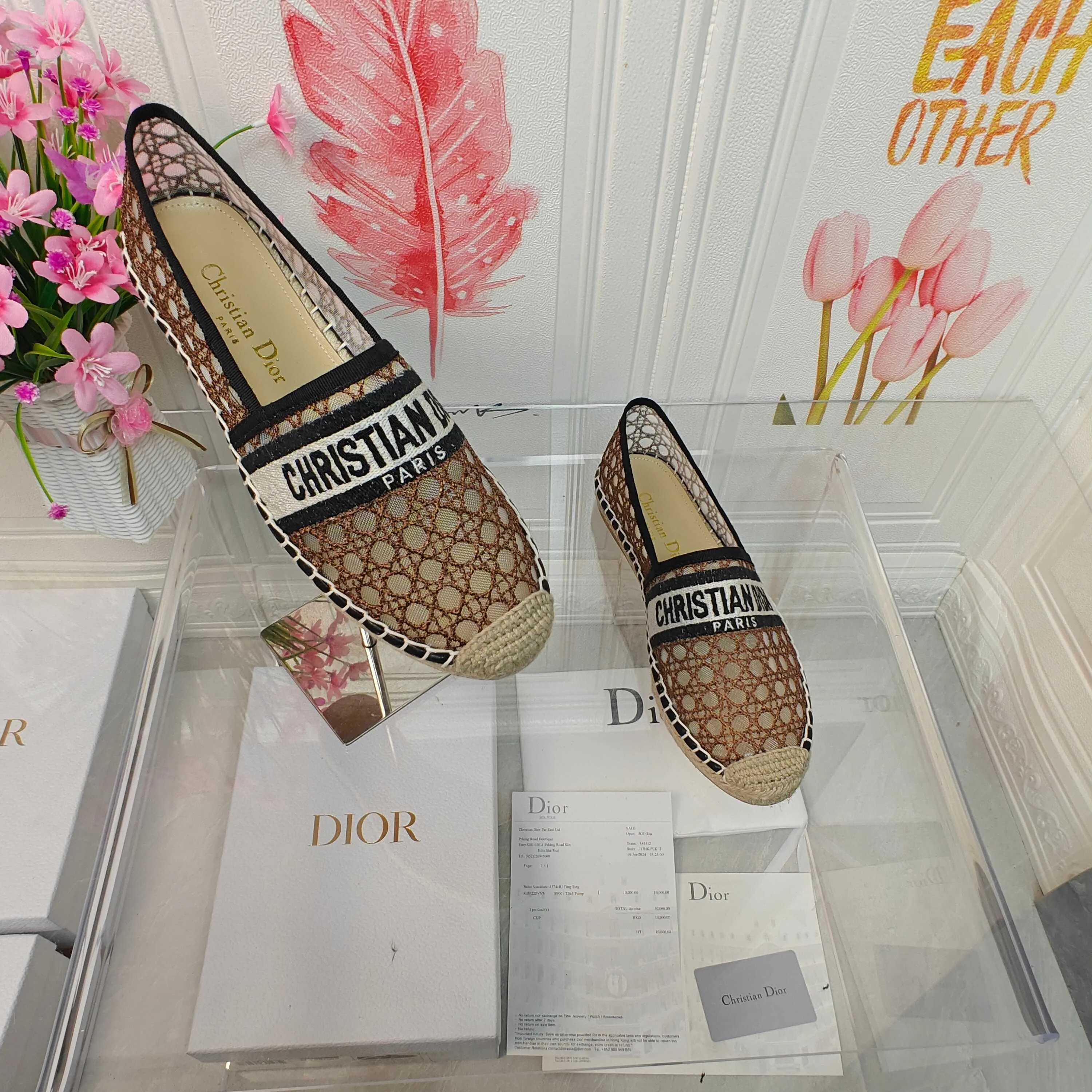 💕💕Factory direct selling price p380💕💕 Dior Granville espadrille black embroidered top quality Upper: "CHRISTIANDIOR" embroidered mesh Craftsmanship: Hand-sewn hemp rope outsole Lining: Imported soft and breathable sheep lining with padded feet Size: 35-40 (customized at 34.41.42) Outsole: Exclusive molded rubber outsole decorated with lucky star symbol